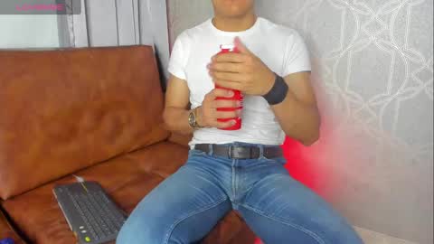 Snapshot of lucii_fer_ chatting on 09/13/25, 11:54 Leo online show from 09/13/25, 11:54