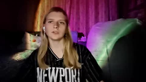 Monika online show from 10/08/25, 08:50