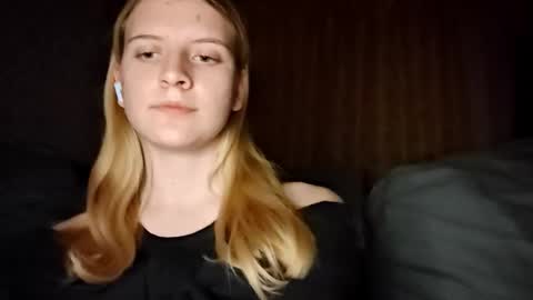 Monika online show from 10/15/25, 09:04