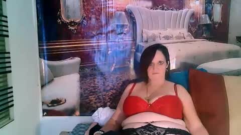 Snapshot of luciousgrace chatting on 02/21/25, 12:28 Grace online show from 02/21/25, 12:28