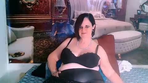 Snapshot of luciousgrace chatting on 02/23/25, 06:01 Grace online show from 02/23/25, 06:01