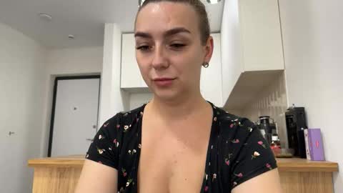 lucky_foryou_baby online show from 10/12/25, 10:25