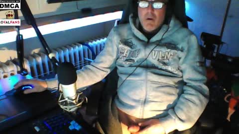 Snapshot of luckyfreak1 chatting on 12/25/24, 09:24 call me Stefan online show from 12/25/24, 09:24