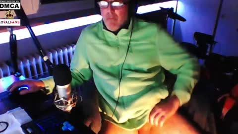 Snapshot of luckyfreak1 chatting on 02/15/25, 12:26 call me Stefan online show from 02/15/25, 12:26