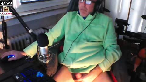 Snapshot of luckyfreak1 chatting on 02/23/25, 02:57 call me Stefan online show from 02/23/25, 02:57