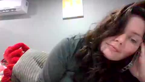 Snapshot of luckygirl96 chatting on 10/14/25, 12:00 luckygirl96 online show from 10/14/25, 12:00