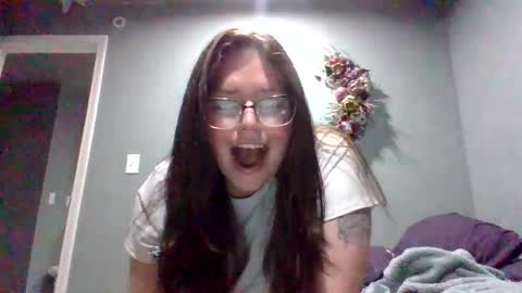 Snapshot of luckygirl96 chatting on 11/15/25, 05:27 luckygirl96 online show from 11/15/25, 05:27