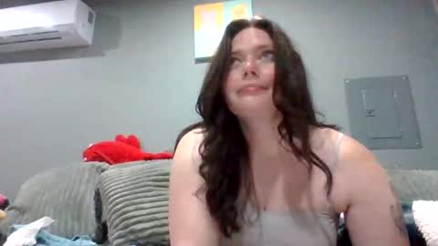 Snapshot of luckygirl96 chatting on 11/22/25, 03:05 luckygirl96 online show from 11/22/25, 03:05