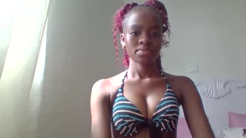 Snapshot of luckyqueen3 chatting on 03/06/25, 07:03 lilian online show from 03/06/25, 07:03