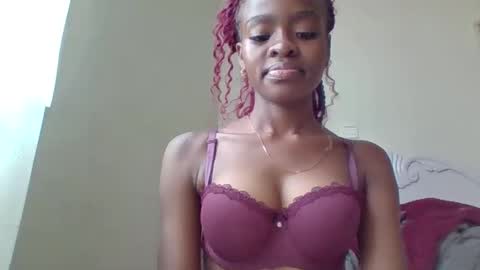 Snapshot of luckyqueen3 chatting on 03/09/25, 09:46 lilian online show from 03/09/25, 09:46