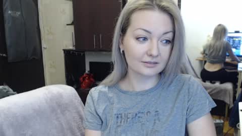 Snapshot of luckyshotgirl chatting on 12/14/24, 09:51 LuckyShot online show from 12/14/24, 09:51