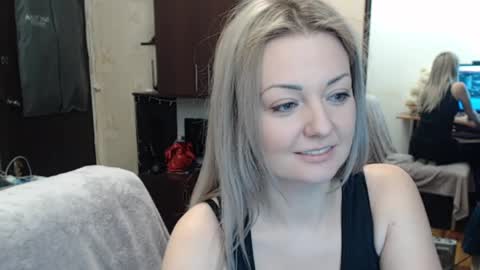 Snapshot of luckyshotgirl chatting on 12/14/24, 05:03 LuckyShot online show from 12/14/24, 05:03