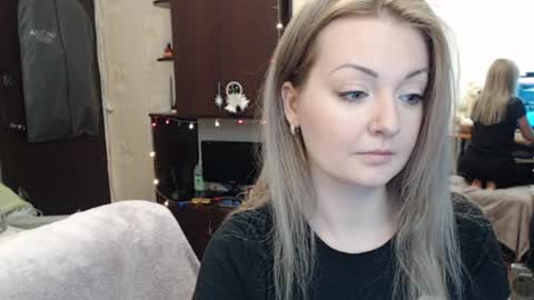 Snapshot of luckyshotgirl chatting on 01/02/25, 01:08 LuckyShot online show from 01/02/25, 01:08