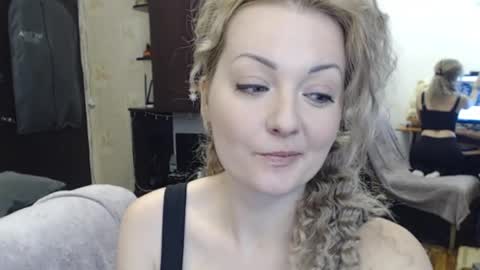 Snapshot of luckyshotgirl chatting on 01/15/25, 12:58 LuckyShot online show from 01/15/25, 12:58