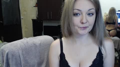 Snapshot of luckyshotgirl chatting on 02/15/25, 06:23 LuckyShot online show from 02/15/25, 06:23