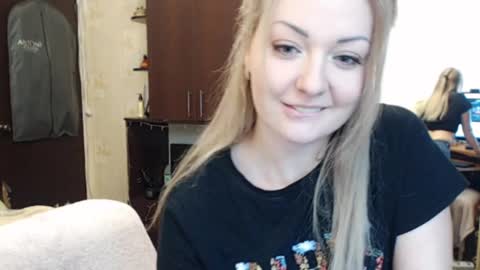 Snapshot of luckyshotgirl chatting on 02/20/25, 04:57 LuckyShot online show from 02/20/25, 04:57