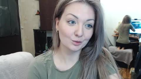 Snapshot of luckyshotgirl chatting on 02/27/25, 09:14 LuckyShot online show from 02/27/25, 09:14