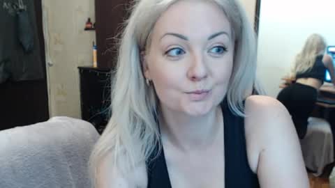 Snapshot of luckyshotgirl chatting on 09/23/25, 04:10 LuckyShot online show from 09/23/25, 04:10
