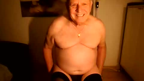 Snapshot of lucv031249 chatting on 09/13/25, 01:05 Lucbottom49 online show from 09/13/25, 01:05