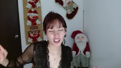 Snapshot of lucy_collins_g chatting on 12/12/24, 04:10 Lucy online show from 12/12/24, 04:10