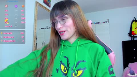 Snapshot of lucy_hess_ chatting on 12/19/24, 05:29 Lucy online show from 12/19/24, 05:29