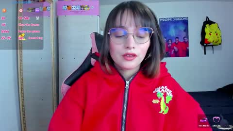 Snapshot of lucy_hess_ chatting on 10/13/25, 07:47 Lucy online show from 10/13/25, 07:47