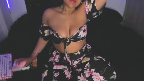 Snapshot of lucy_kanne chatting on 02/21/25, 10:37 Lucy online show from 02/21/25, 10:37