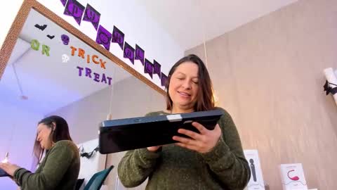 Lucy online show from 10/22/25, 01:22