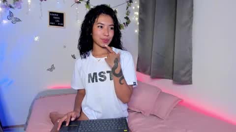 Snapshot of lucygarciia chatting on 01/10/25, 11:50 Lucy online show from 01/10/25, 11:50