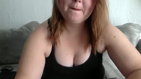 Snapshot of lucygirl20 chatting on 09/28/25, 08:14 LucyGirl20 online show from 09/28/25, 08:14