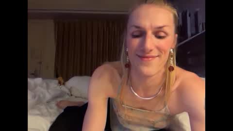 Snapshot of lucyheifer chatting on 09/15/25, 01:49 lucyheifer online show from 09/15/25, 01:49