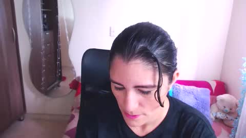 Snapshot of lucyli_ chatting on 12/30/24, 12:42 LUCY online show from 12/30/24, 12:42