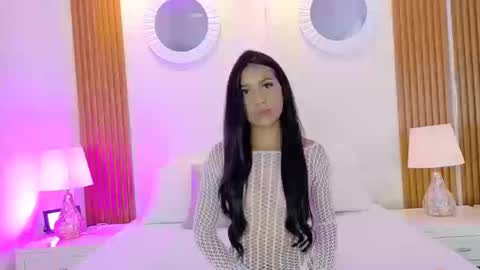 Snapshot of lucyowenss chatting on 10/18/25, 03:57 LucyOwenss online show from 10/18/25, 03:57
