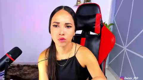 Snapshot of lucyy_rose chatting on 10/07/25, 12:30 o online show from 10/07/25, 12:30