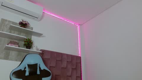 Snapshot of lucyy_start chatting on 01/11/25, 07:16 LUCY online show from 01/11/25, 07:16