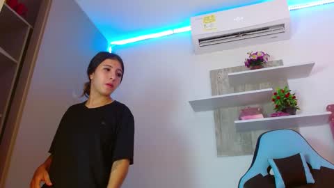 Snapshot of lucyy_start chatting on 01/12/25, 12:23 LUCY online show from 01/12/25, 12:23