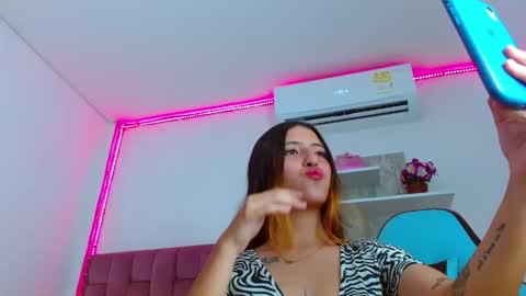 Snapshot of lucyy_start chatting on 01/27/25, 10:49 LUCY online show from 01/27/25, 10:49