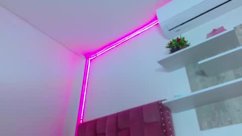 Snapshot of lucyy_start chatting on 02/09/25, 06:05 LUCY online show from 02/09/25, 06:05