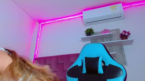 Snapshot of lucyy_start chatting on 02/27/25, 07:26 LUCY online show from 02/27/25, 07:26