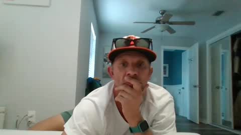 luiggii0904 online show from 12/20/24, 09:17