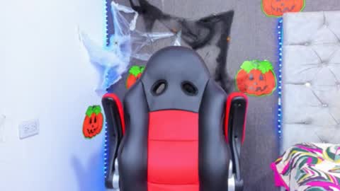 Luigi Independent model online show from 10/13/25, 08:58