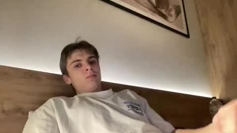 Luis online show from 11/12/25, 04:29