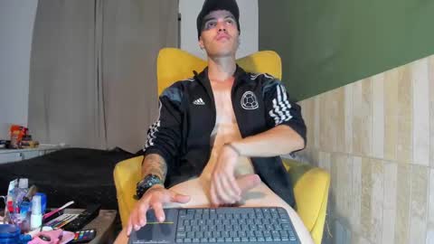 Snapshot of luis_as chatting on 02/23/25, 01:02 Luis AS online show from 02/23/25, 01:02