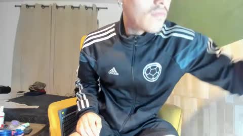 Snapshot of luis_as chatting on 02/26/25, 10:15 Luis AS online show from 02/26/25, 10:15