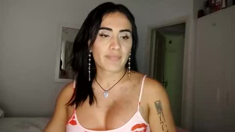 Snapshot of luisamonsterdick chatting on 09/27/25, 01:43 Luisa Monsters online show from 09/27/25, 01:43