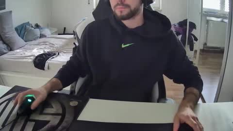 lukasschoetz online show from 12/25/24, 12:47