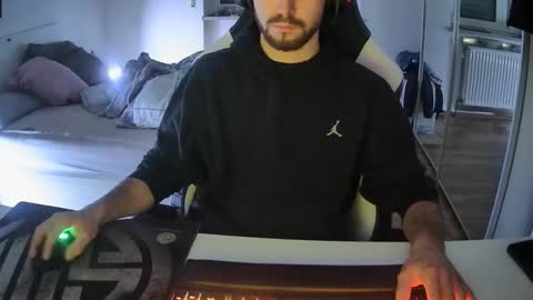 lukasschoetz online show from 12/28/24, 08:04