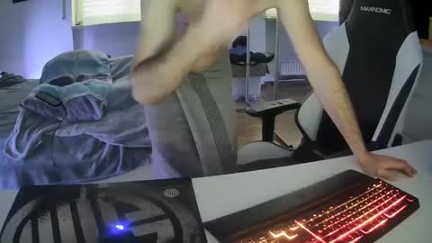 lukasschoetz online show from 02/08/25, 03:10