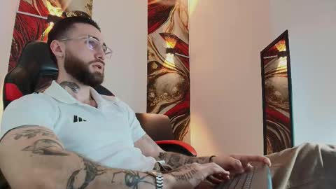 LUKE online show from 11/05/25, 01:22