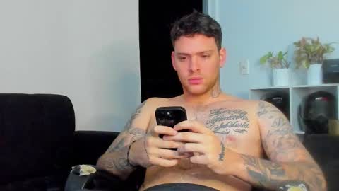 Snapshot of lukeglanton17 chatting on 11/06/25, 06:03 Luke online show from 11/06/25, 06:03